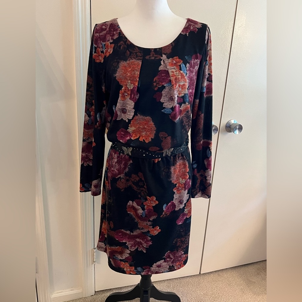 EUC Women’s LS Fall/Winter Flowered Dress
